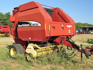 2015 New Holland BR780A Image