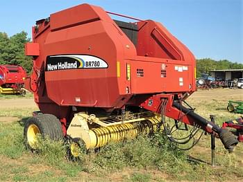 2015 New Holland BR780A Equipment Image0