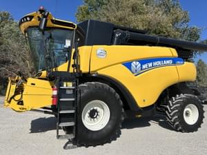 2015 New Holland CR6.90 Image