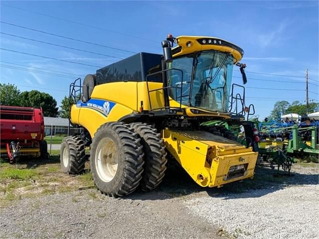 Image of New Holland CR6.90 equipment image 1