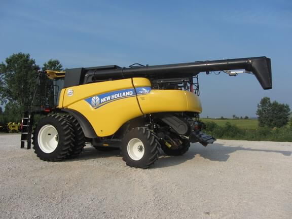 Image of New Holland CR7.90 equipment image 2