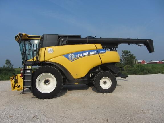 Image of New Holland CR7.90 equipment image 1