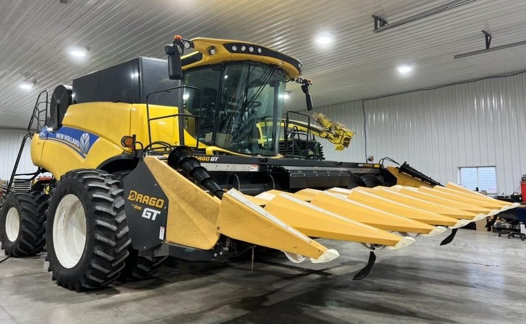 Main image New Holland CR7.90