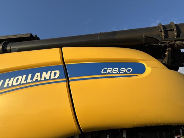 Image of New Holland CR8.90 equipment image 4