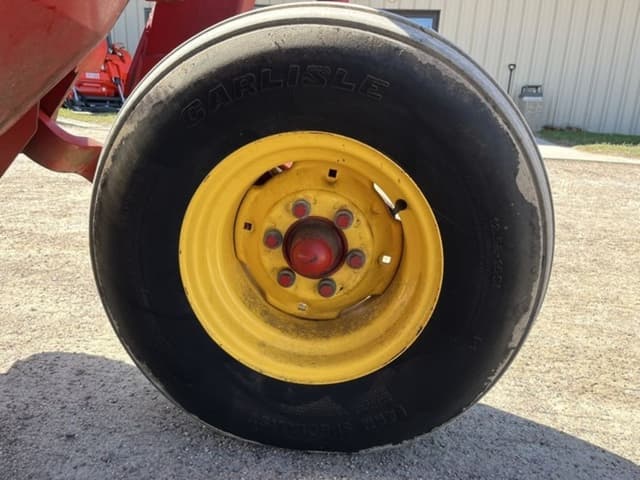 Image of New Holland 313 equipment image 4