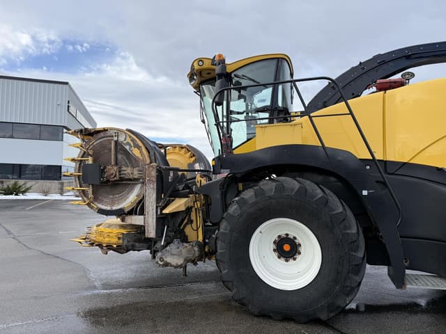 Image of New Holland FR700 equipment image 4