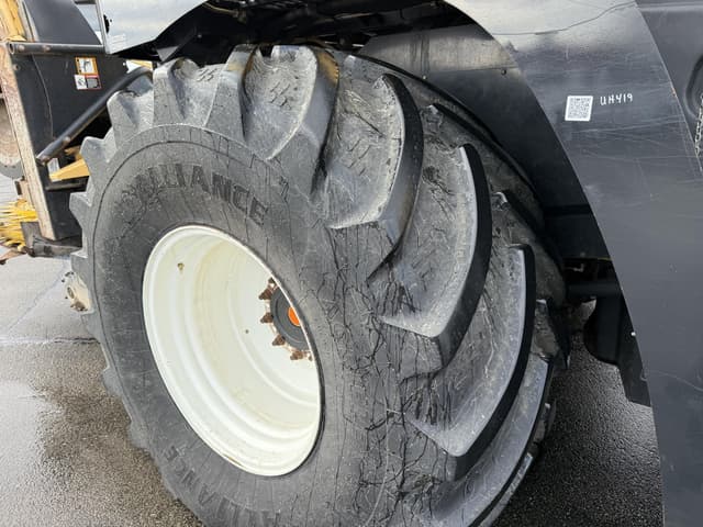 Image of New Holland FR700 equipment image 4