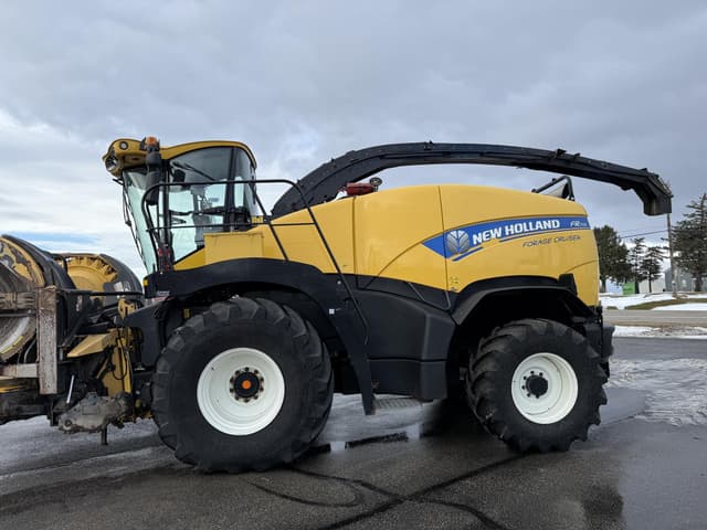 Image of New Holland FR700 equipment image 2