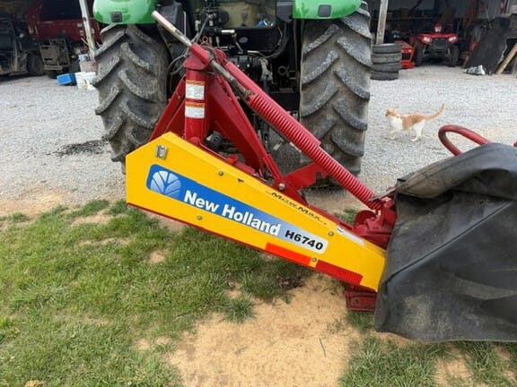 2015 New Holland H6740 Equipment Image0