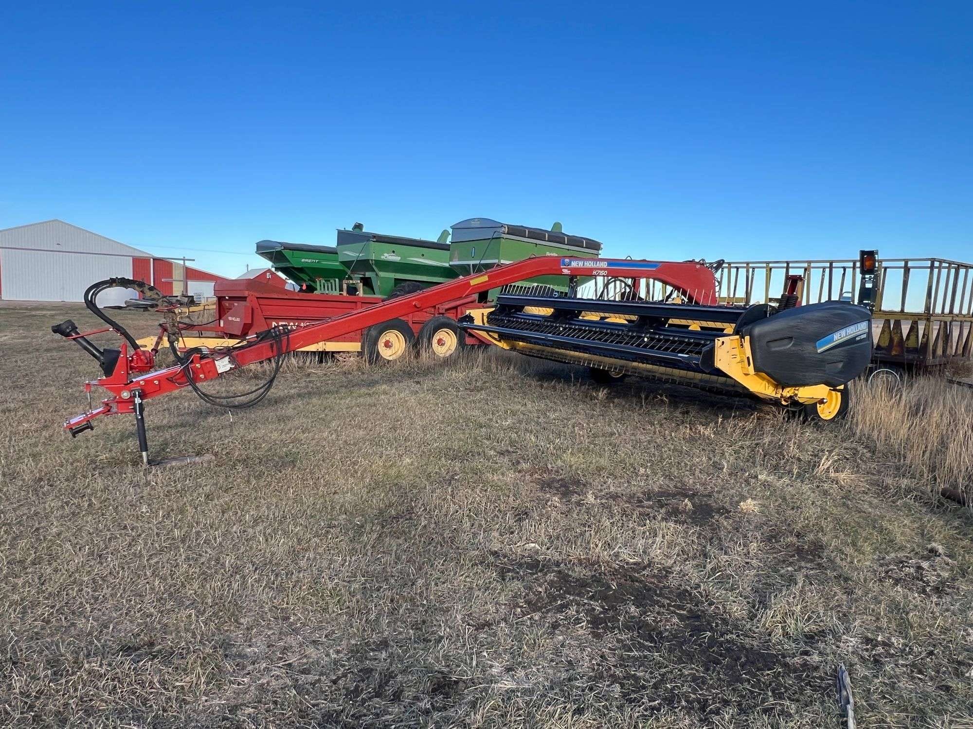 2015 New Holland H7150 Equipment Image0