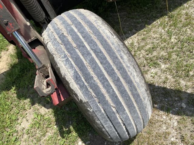 Image of New Holland H7230 equipment image 4