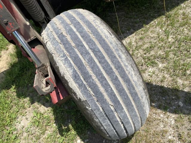 Image of New Holland H7230 equipment image 4