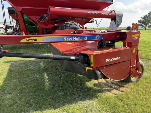 Image of New Holland H7230 equipment image 1