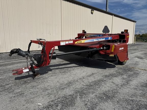 2015 New Holland H7320 Equipment Image0
