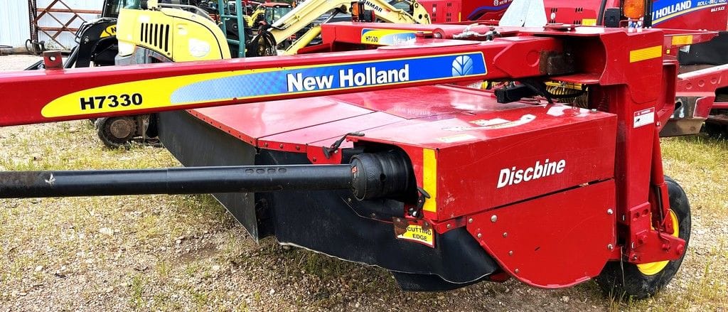 2015 New Holland H7330 Equipment Image0