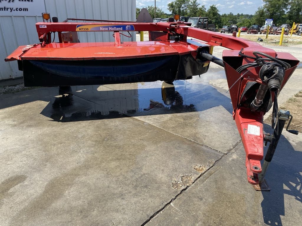 2015 New Holland H7330 Equipment Image0