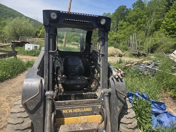 Image of New Holland L218 equipment image 1