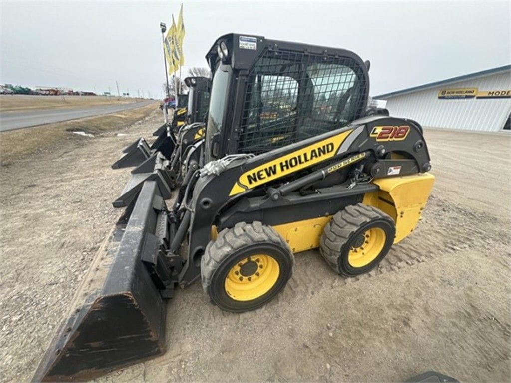 2015 New Holland L218 Equipment Image0