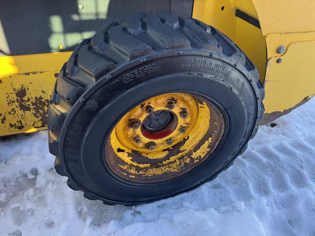 Image of New Holland L218 equipment image 2