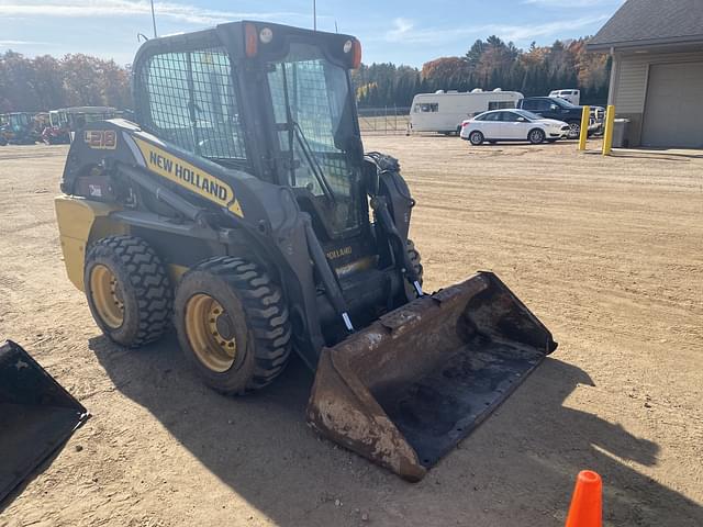 Image of New Holland L218 equipment image 3