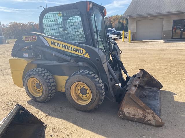 Image of New Holland L218 equipment image 4