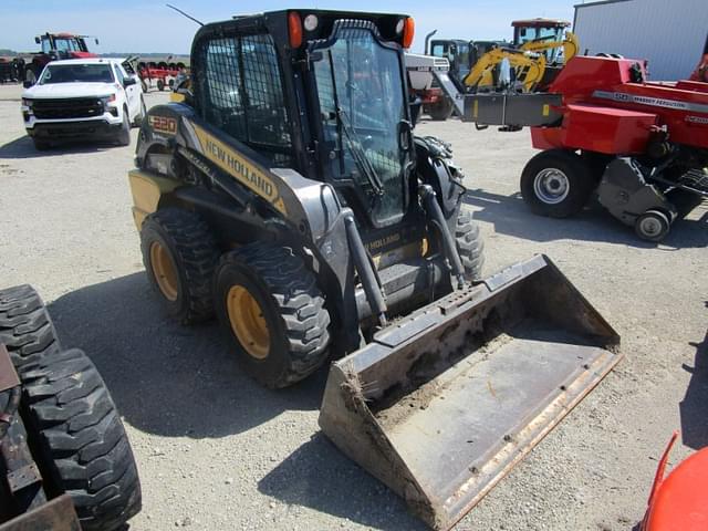 Image of New Holland L220 equipment image 1