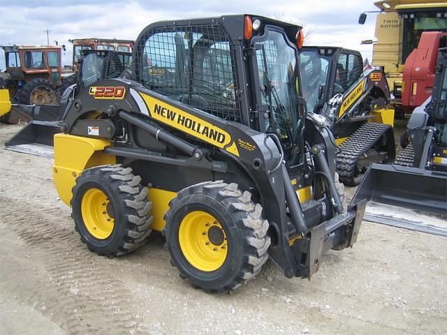 Image of New Holland L220 equipment image 1