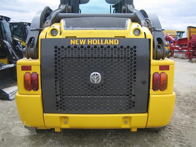 Image of New Holland L220 equipment image 3