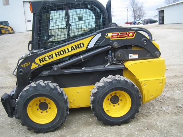 Image of New Holland L220 equipment image 4