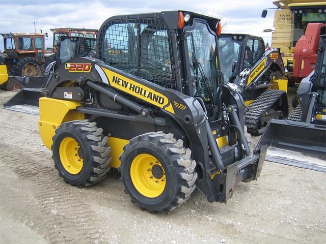 Image of New Holland L220 equipment image 1