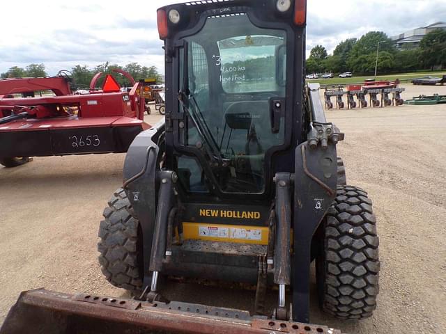Image of New Holland L220 equipment image 3