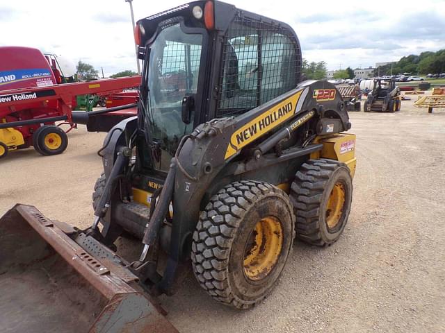 Image of New Holland L220 equipment image 4