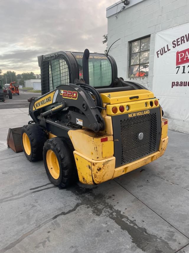 Image of New Holland L220 equipment image 3