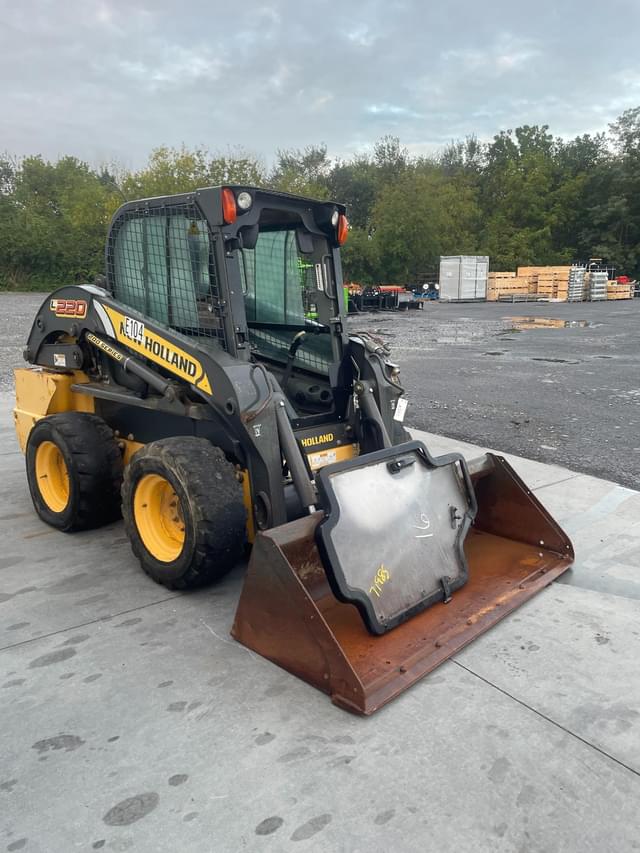 Image of New Holland L220 equipment image 1