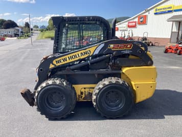 Main image New Holland L220