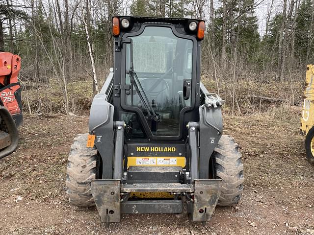 Image of New Holland L220 equipment image 3