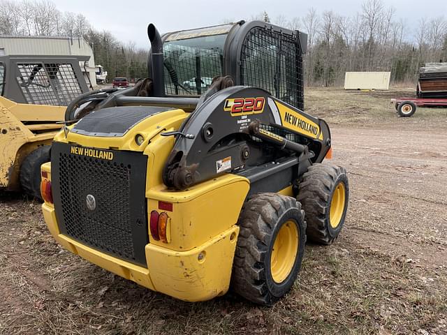 Image of New Holland L220 equipment image 1