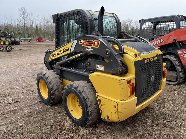 Image of New Holland L220 equipment image 2