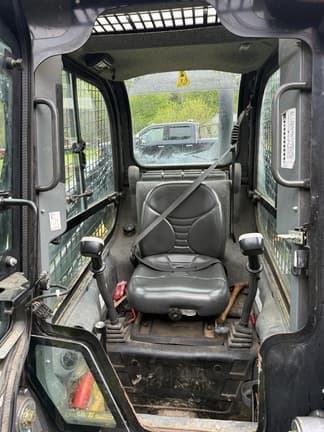 Image of New Holland L220 equipment image 3