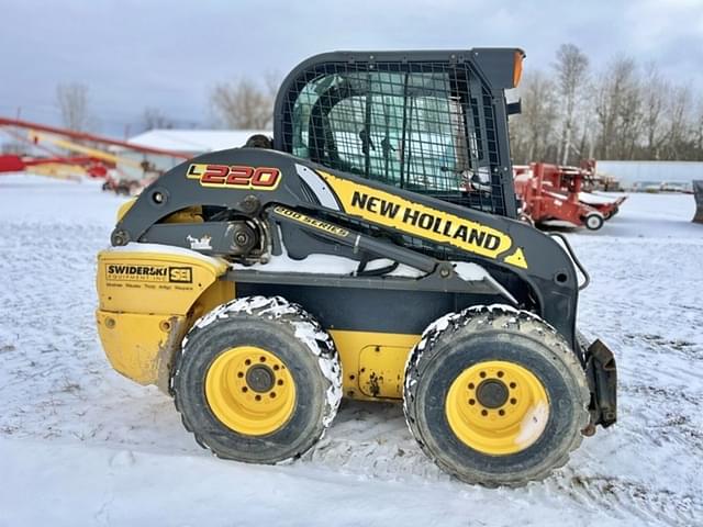 Image of New Holland L220 equipment image 3