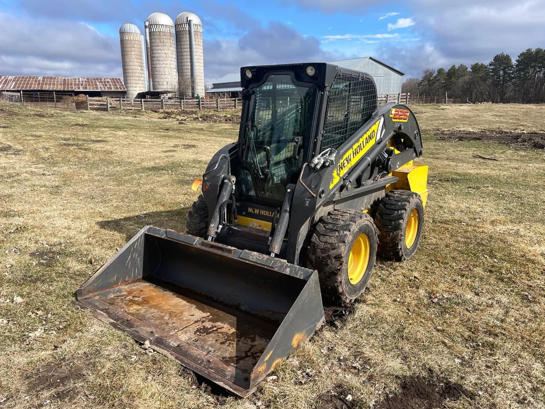 Image of New Holland L225 Primary image