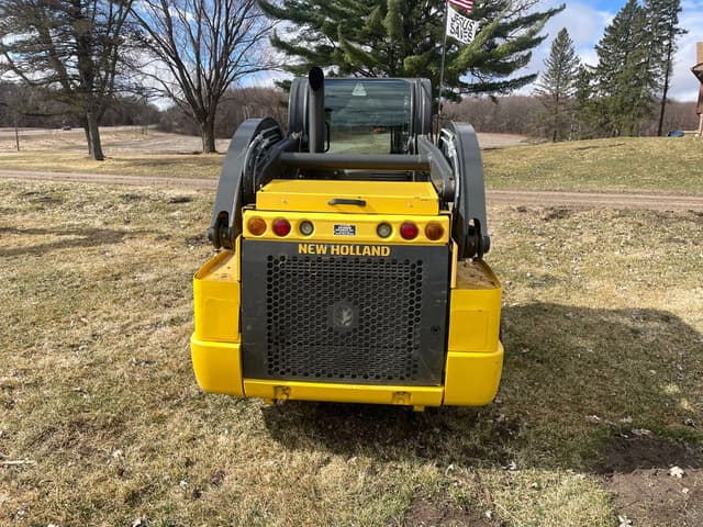Image of New Holland L225 equipment image 3