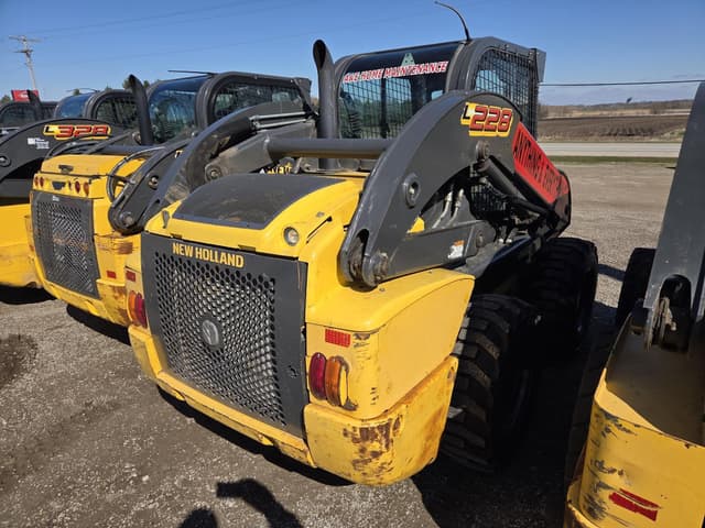 Image of New Holland L228 equipment image 2
