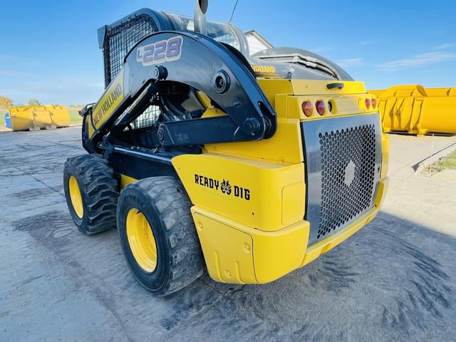 Image of New Holland L228 equipment image 2