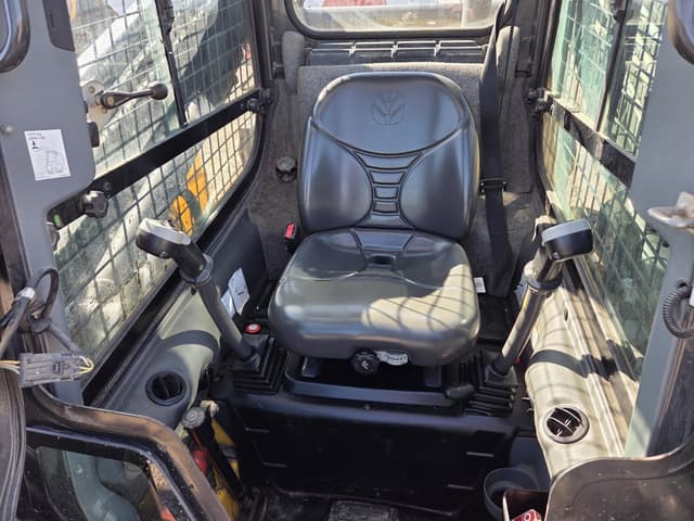 Image of New Holland L228 equipment image 4