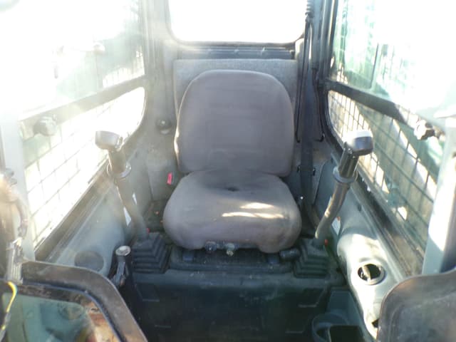 Image of New Holland L228 equipment image 3