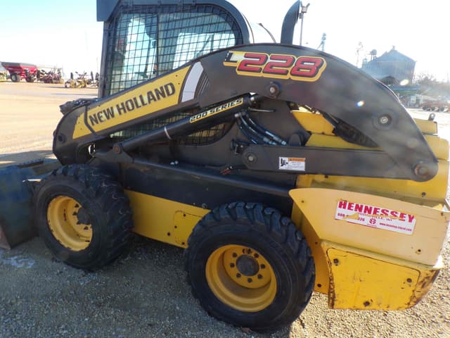 Image of New Holland L228 equipment image 4