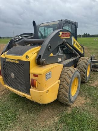 Image of New Holland L228 equipment image 3