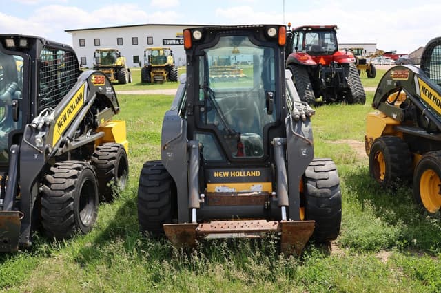 Image of New Holland L228 equipment image 1