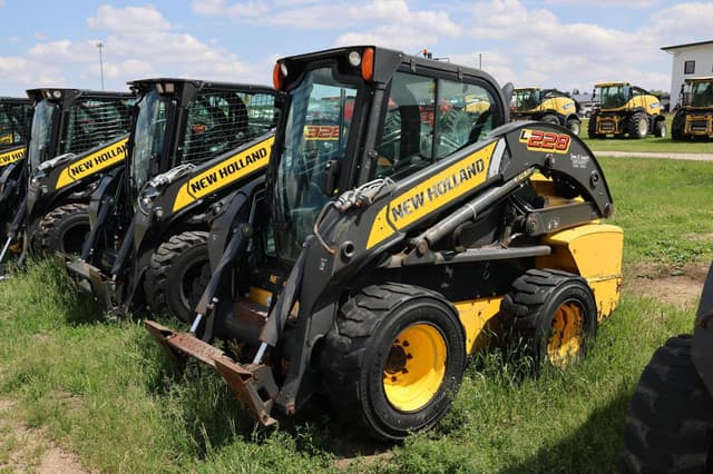 Image of New Holland L228 equipment image 2